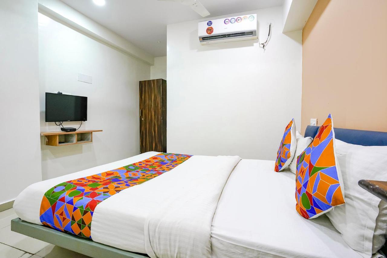 Hotel Fabexpress Blue Stone à Surate Extérieur photo