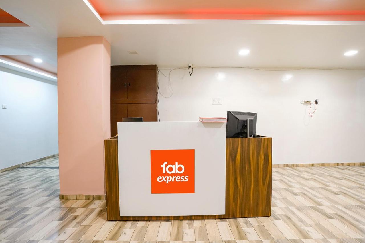 Hotel Fabexpress Blue Stone à Surate Extérieur photo