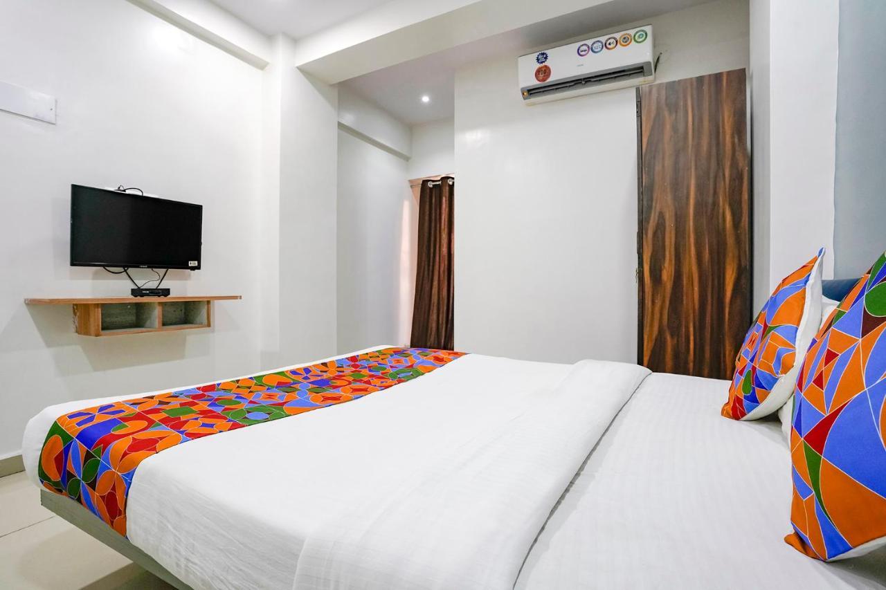 Hotel Fabexpress Blue Stone à Surate Extérieur photo