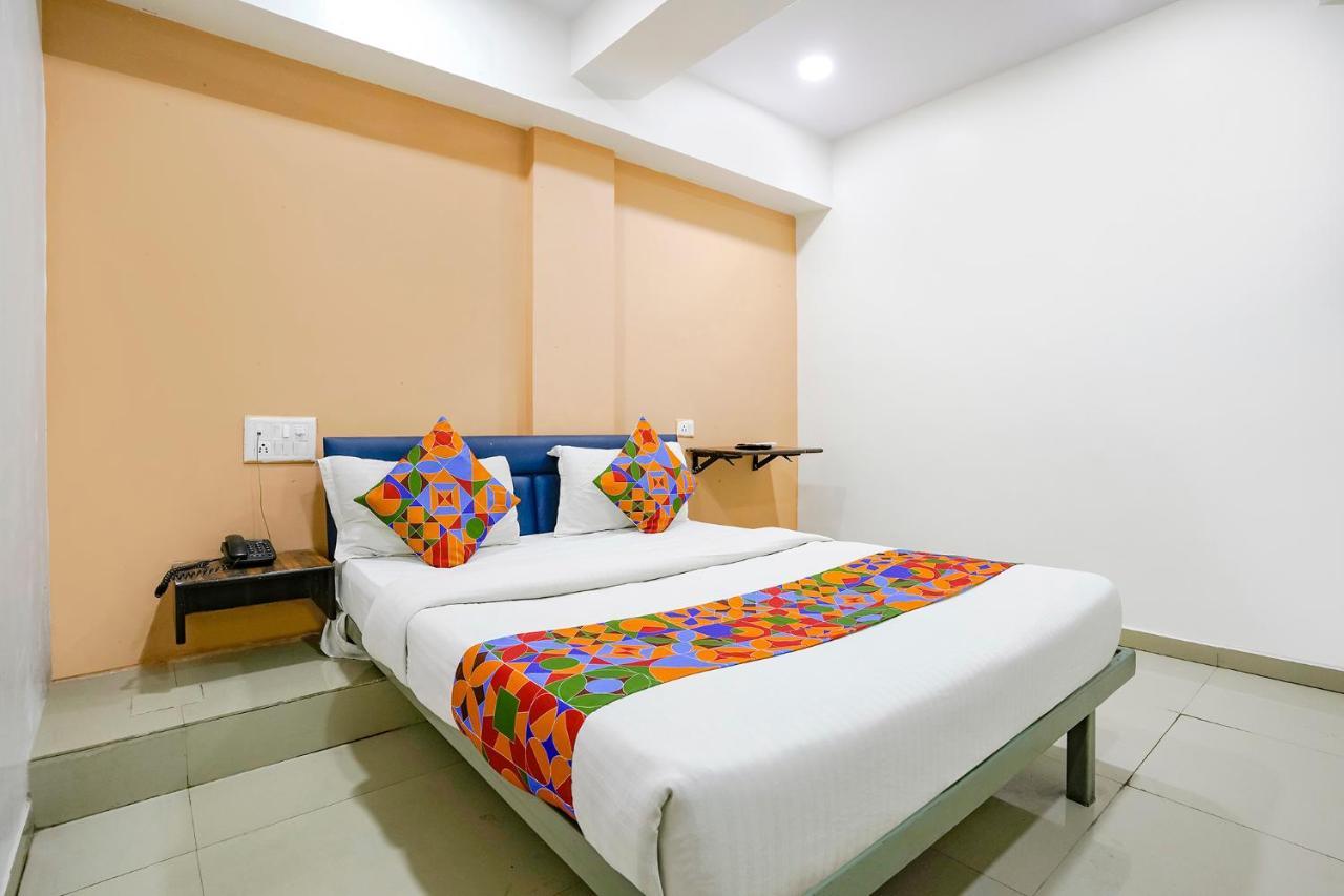 Hotel Fabexpress Blue Stone à Surate Extérieur photo