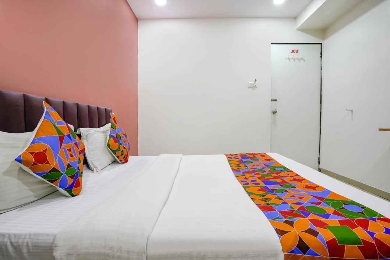 Hotel Fabexpress Blue Stone à Surate Extérieur photo